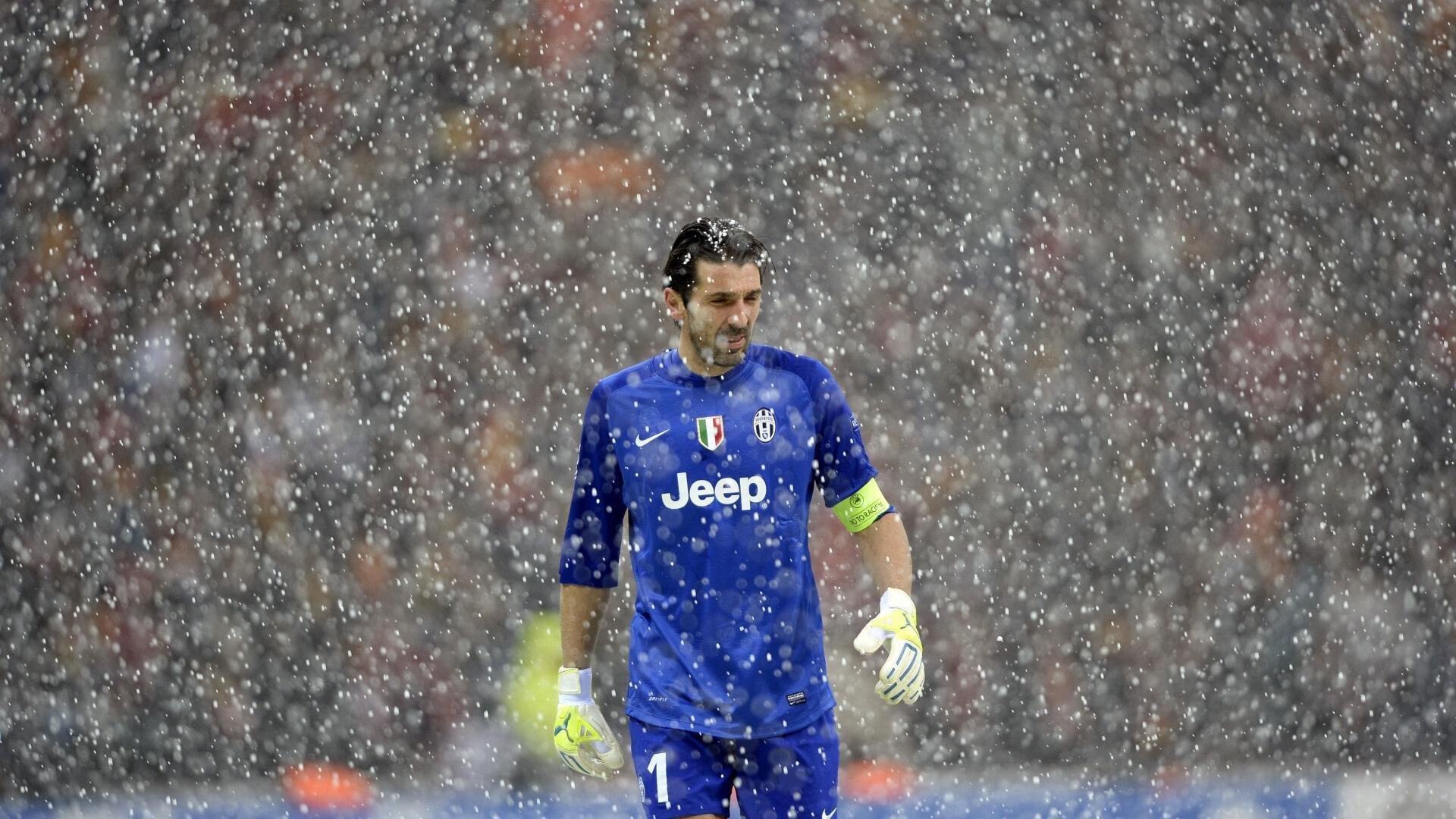 史上最耀眼的“黄金中场”：掌控比赛的设计师，黄金中锋